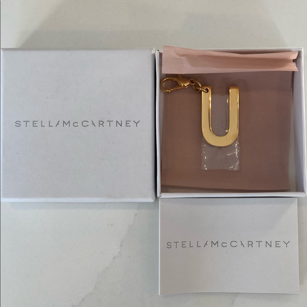BN Boxed Stella McCartney Alphabet Charm Key Ring, BRASS, Letter "U"